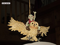 Pixie op uil - hangfiguur