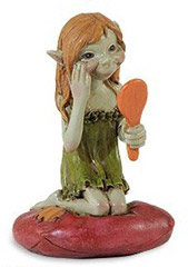 Pixie met spiegeltje op kussen